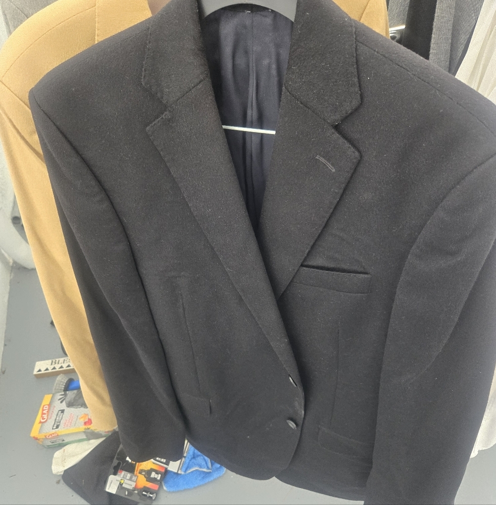 Saks Fifth Avenue Cashmere Blazer 42 Reg 3 For 1000.00 Or 500 Ea Hp🔥🔥🔥 - Picture 4 of 4